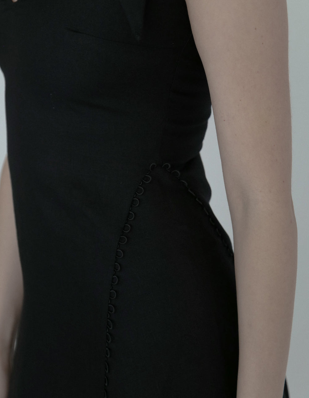 Amari Sleeveless Maxi Black Linen Dress
