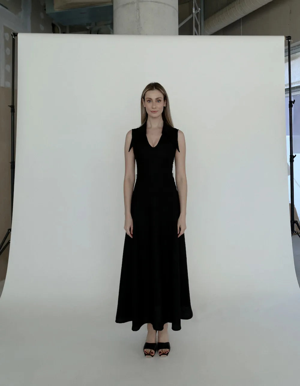 Amari Sleeveless Maxi Black Linen Dress