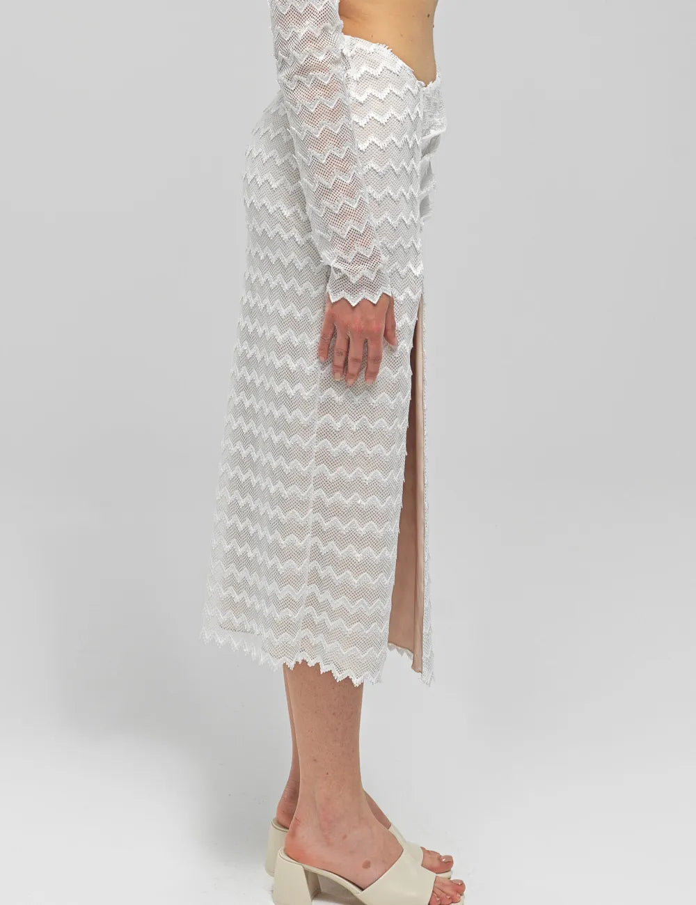 Hebo White Knit Asymmetric Midi Skirt